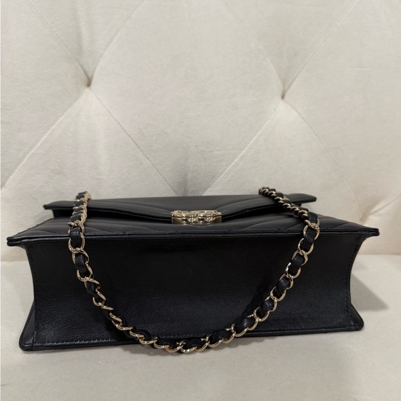 Chanel Black Chevron Leather Envelope Bag GHW - Picture 4 of 15